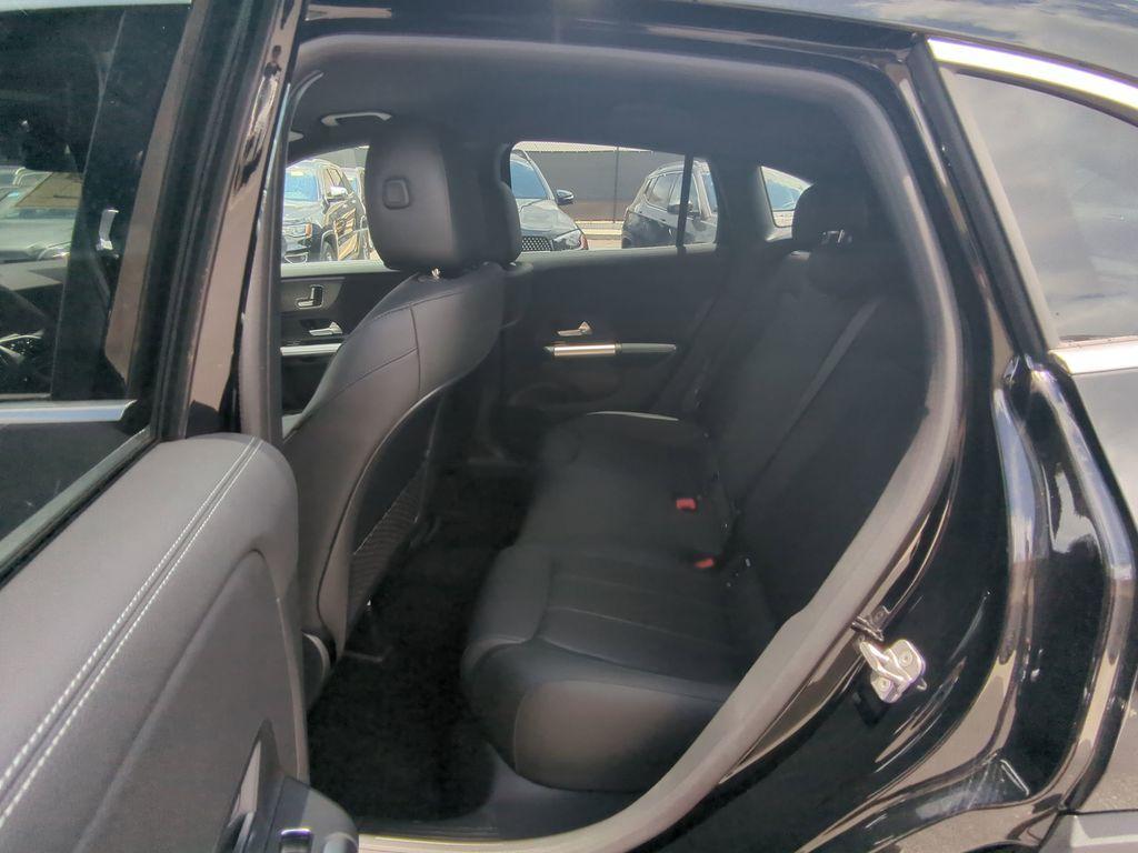 new 2025 Mercedes-Benz GLA 250 car