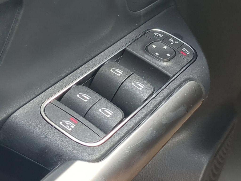 new 2025 Mercedes-Benz GLA 250 car