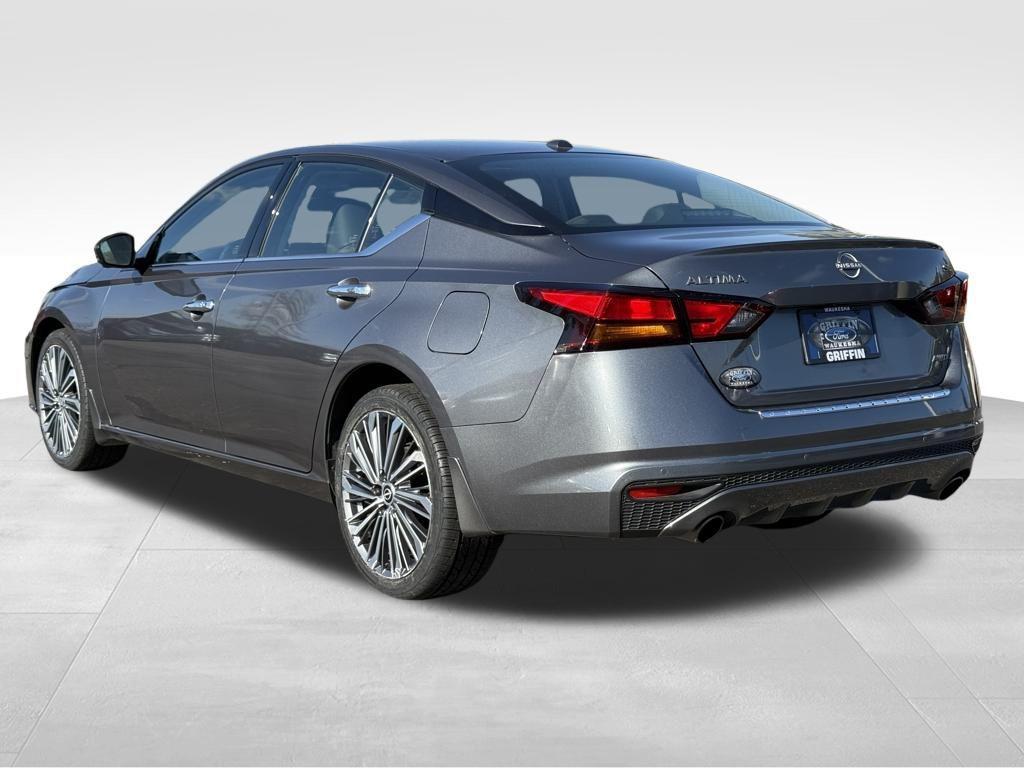 used 2023 Nissan Altima car, priced at $21,587