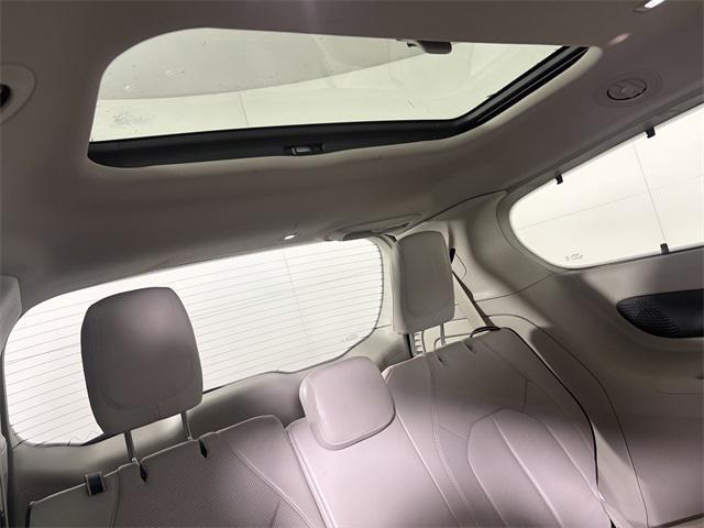 used 2021 Chrysler Pacifica Hybrid car, priced at $23,522