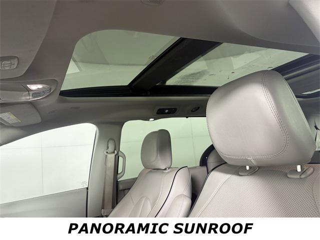 used 2021 Chrysler Pacifica Hybrid car, priced at $23,522