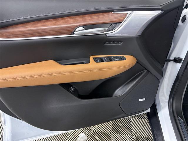 new 2025 Cadillac XT5 car, priced at $54,590