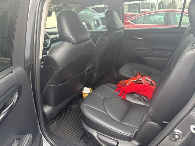 used 2021 Toyota Highlander Hybrid car