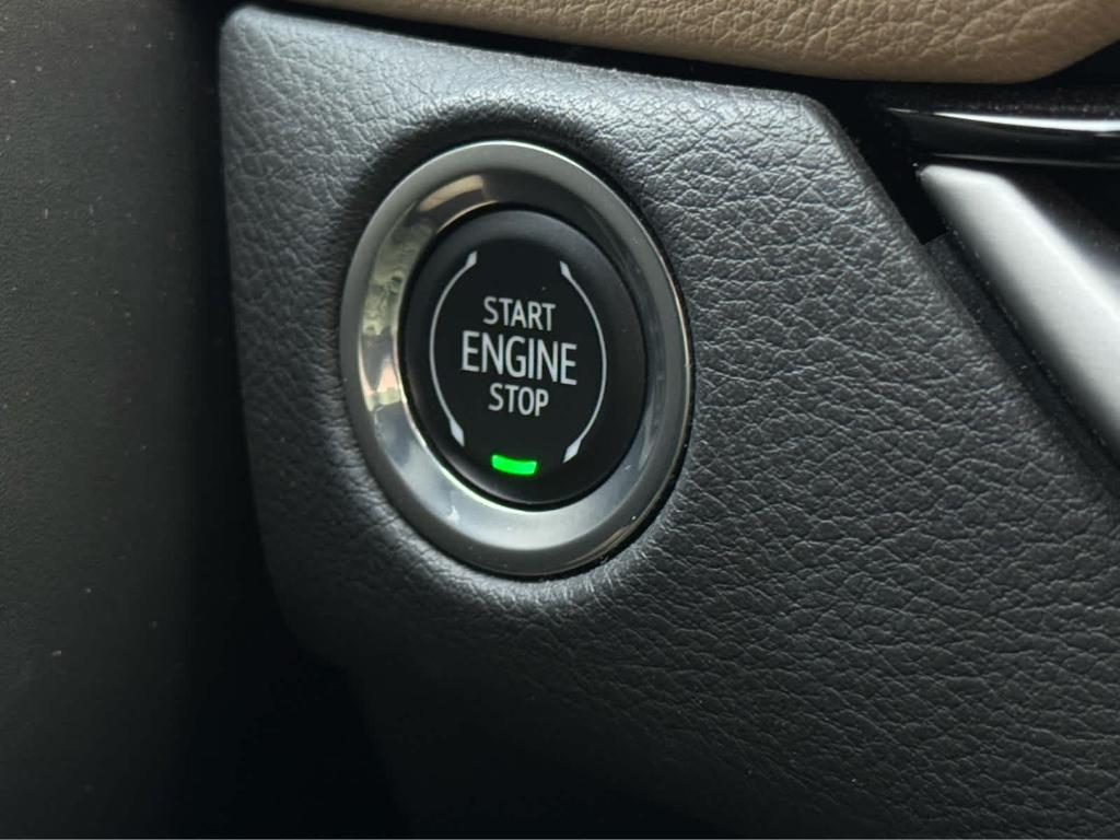 used 2024 Cadillac XT4 car, priced at $28,997