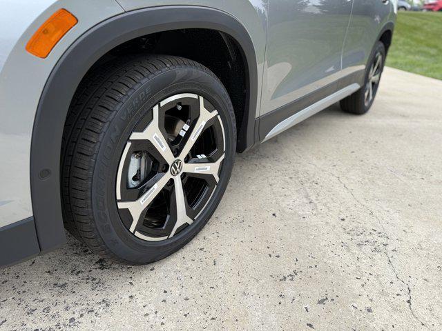 new 2025 Volkswagen Tiguan car, priced at $35,728