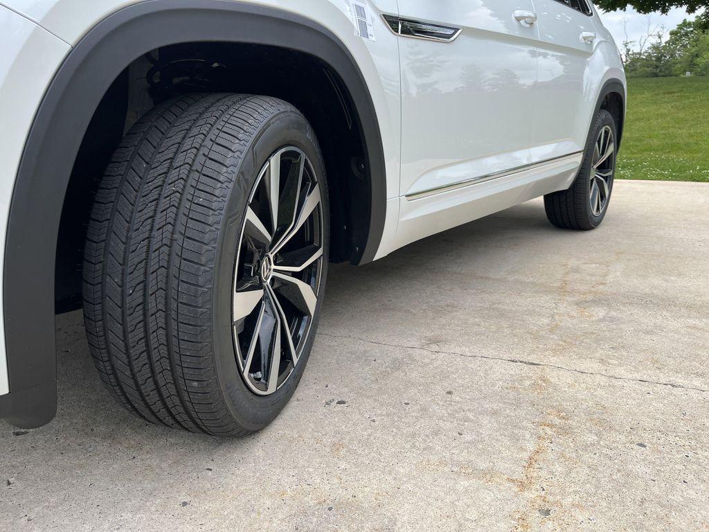 new 2026 Volkswagen Atlas Cross Sport car, priced at $57,183