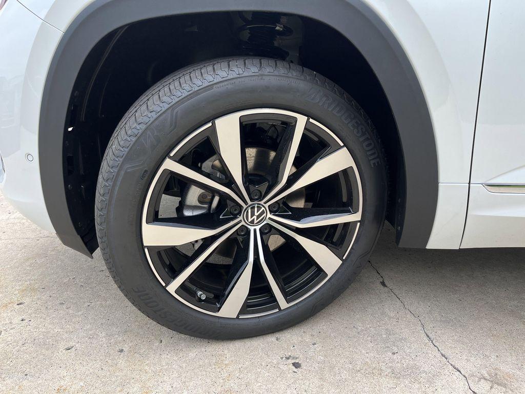 new 2026 Volkswagen Atlas Cross Sport car, priced at $57,183