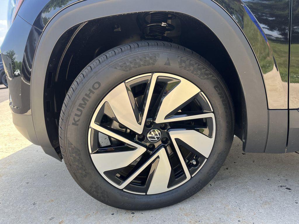 new 2026 Volkswagen Atlas car, priced at $50,267