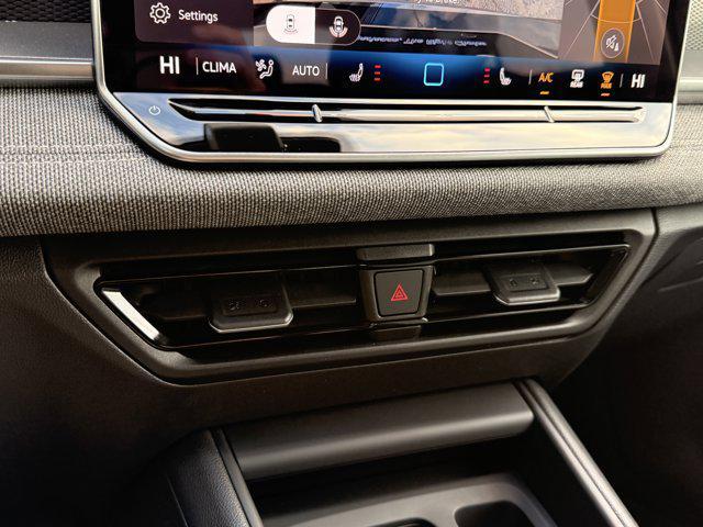 used 2025 Volkswagen Tiguan car, priced at $27,995