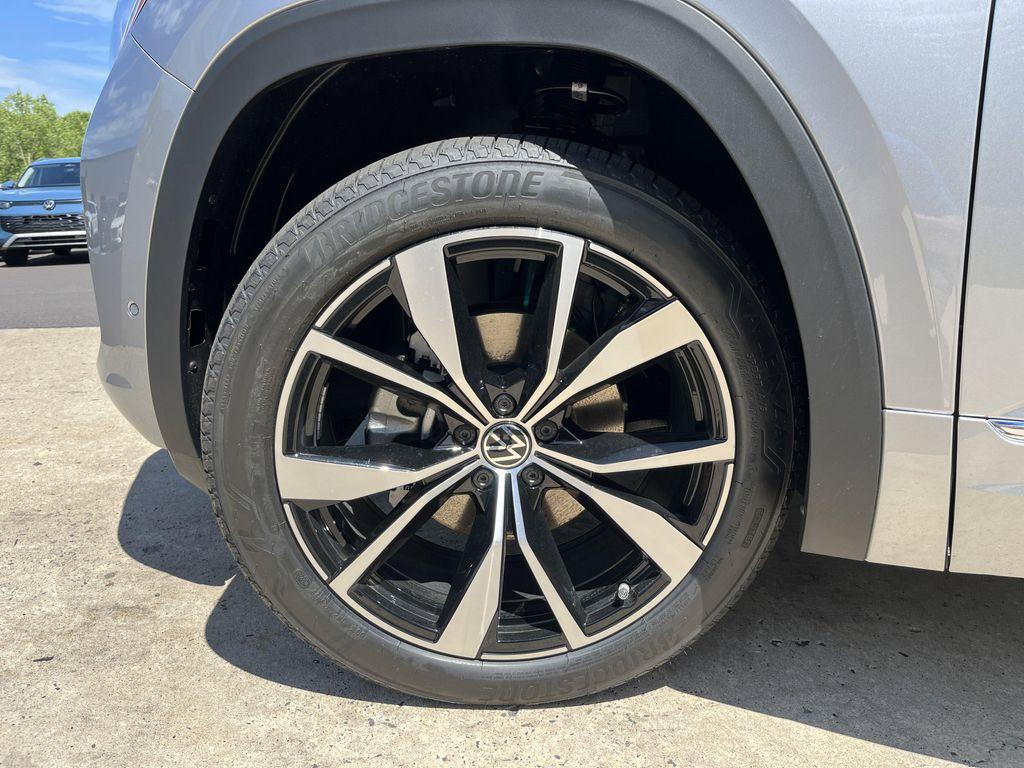 new 2026 Volkswagen Atlas Cross Sport car, priced at $56,617