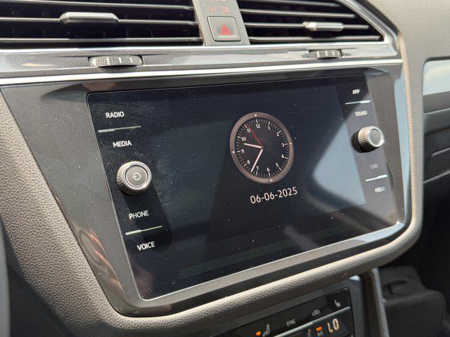2024 Platinum Gray Metallic Volkswagen Tiguan