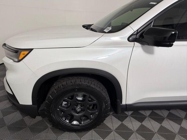 new 2025 Honda Pilot car, priced at $51,350