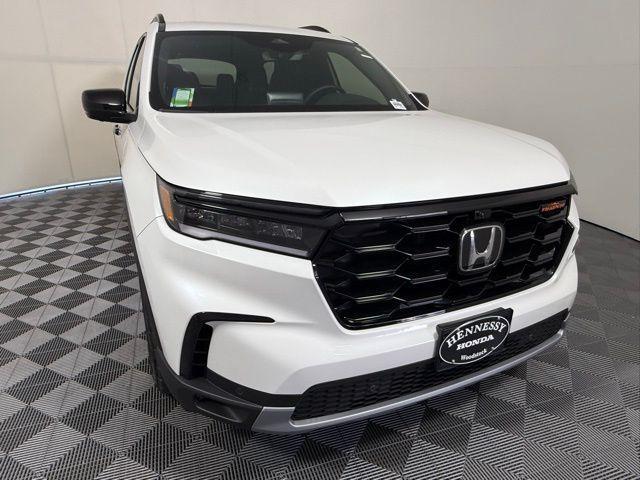 new 2025 Honda Pilot car, priced at $51,350