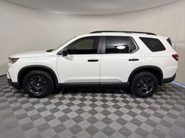 new 2025 Honda Pilot car, priced at $51,350
