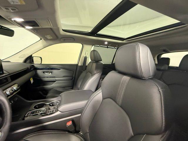 new 2025 Honda Pilot car, priced at $50,895