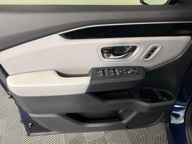 new 2025 Honda Pilot car, priced at $44,995