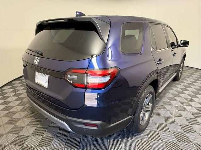 new 2025 Honda Pilot car, priced at $44,995
