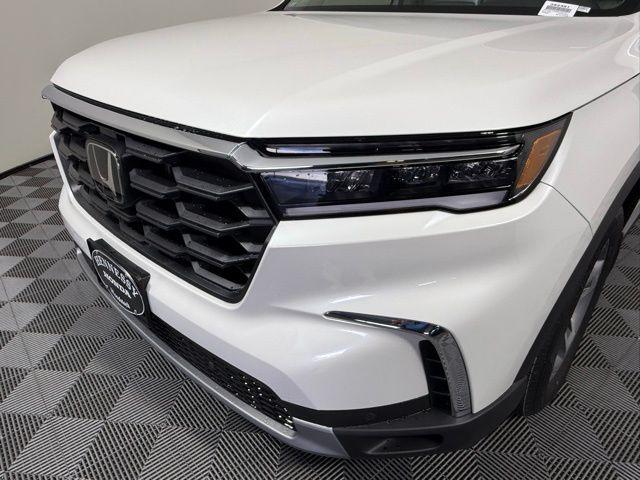 new 2025 Honda Pilot car, priced at $47,550