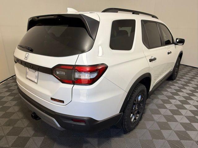 new 2025 Honda Pilot car, priced at $51,350