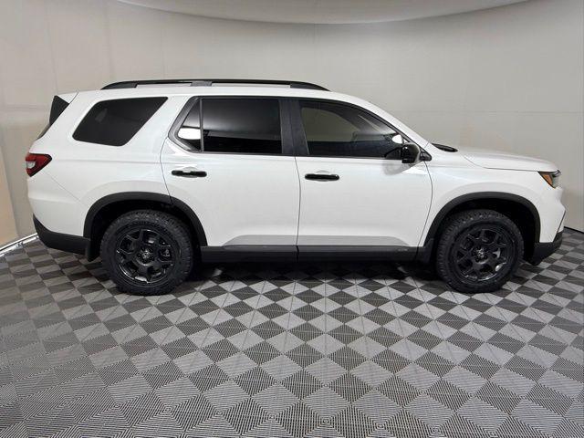 new 2025 Honda Pilot car, priced at $51,350