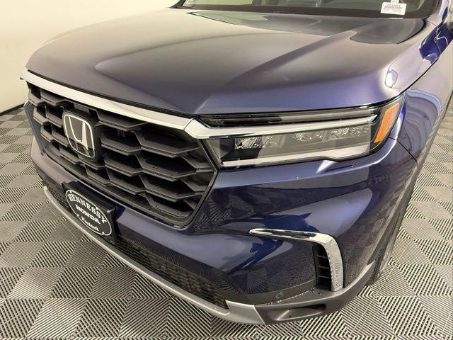 new 2025 Honda Pilot car, priced at $44,995