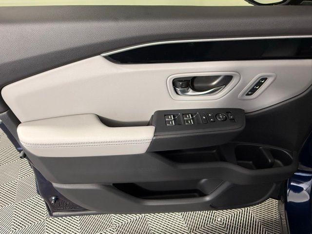 new 2025 Honda Pilot car, priced at $44,995