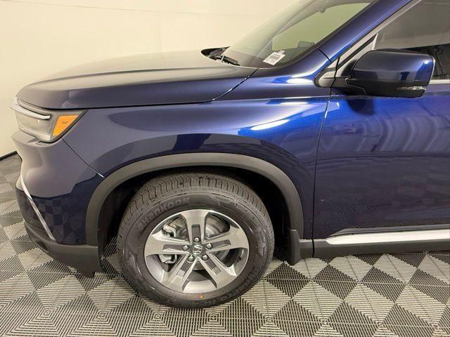 new 2025 Honda Pilot car, priced at $44,995