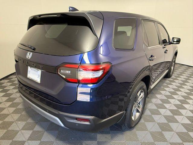 new 2025 Honda Pilot car, priced at $44,995