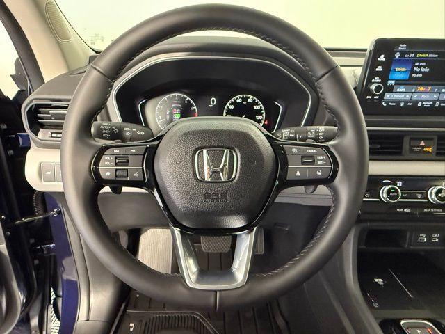 new 2025 Honda Pilot car, priced at $44,995