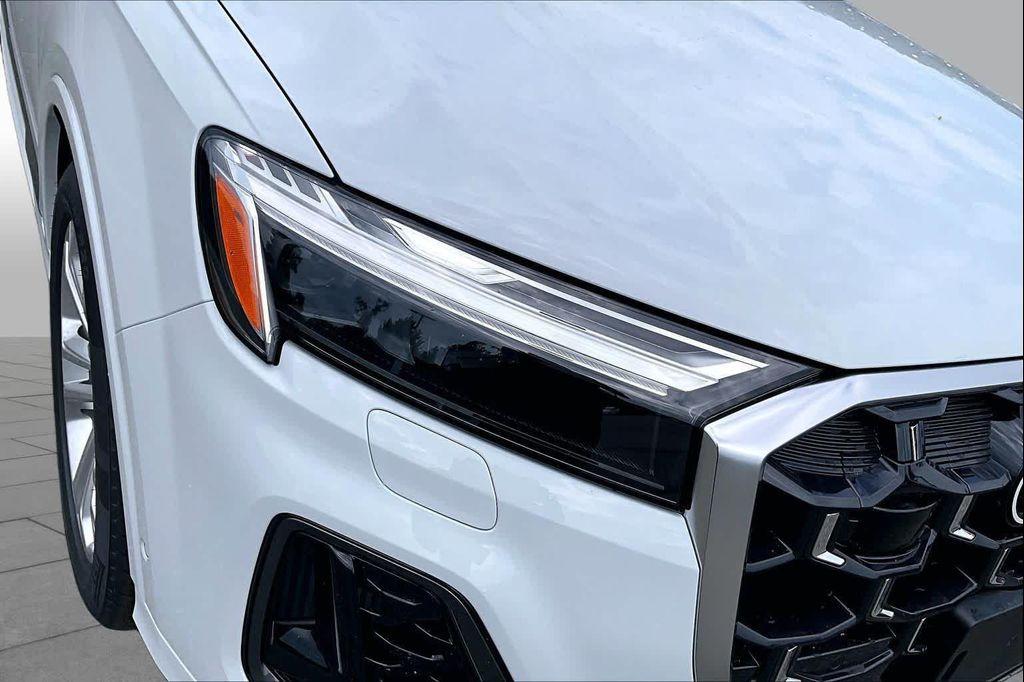 new 2026 Audi Q7 car, priced at $73,385