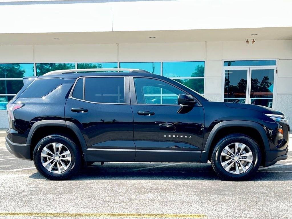 used 2025 Chevrolet Equinox car, priced at $25,888