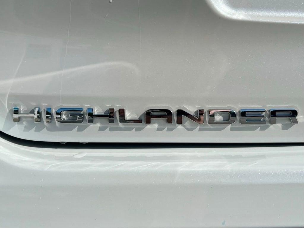used 2024 Toyota Highlander car, priced at $37,995
