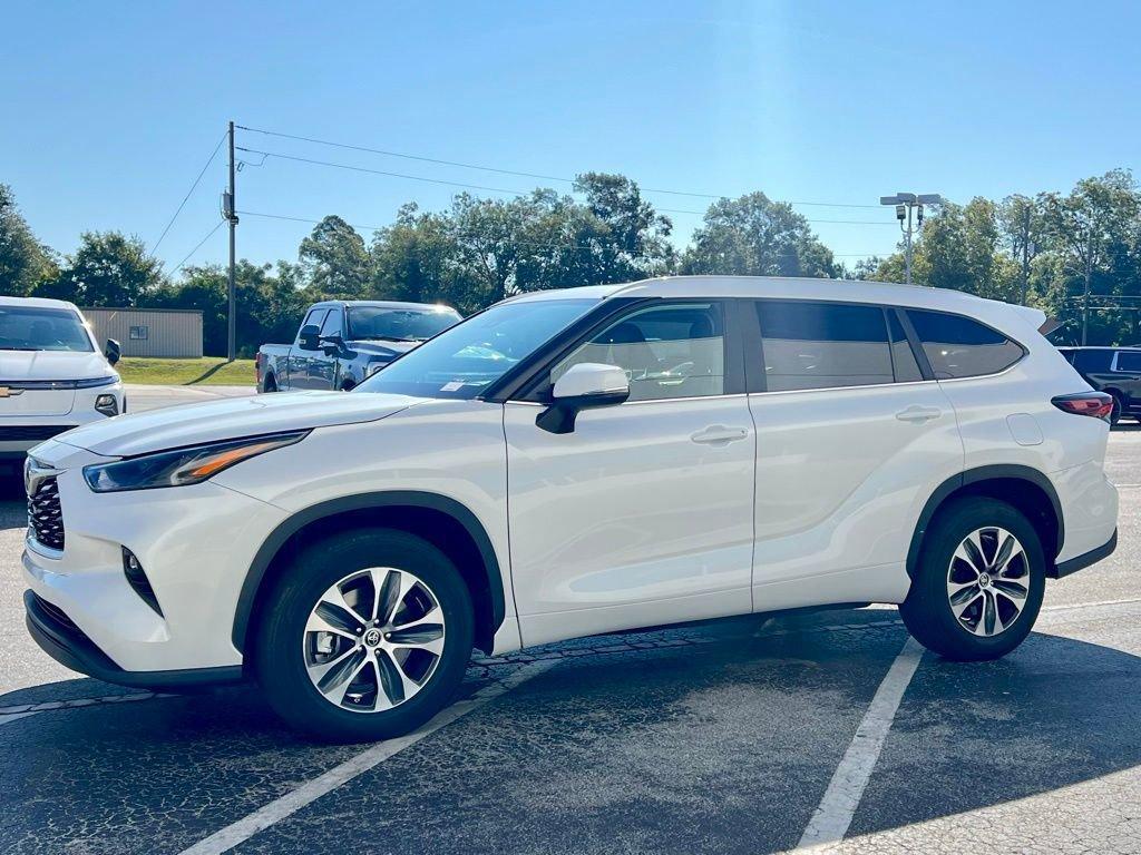 used 2024 Toyota Highlander car, priced at $37,995