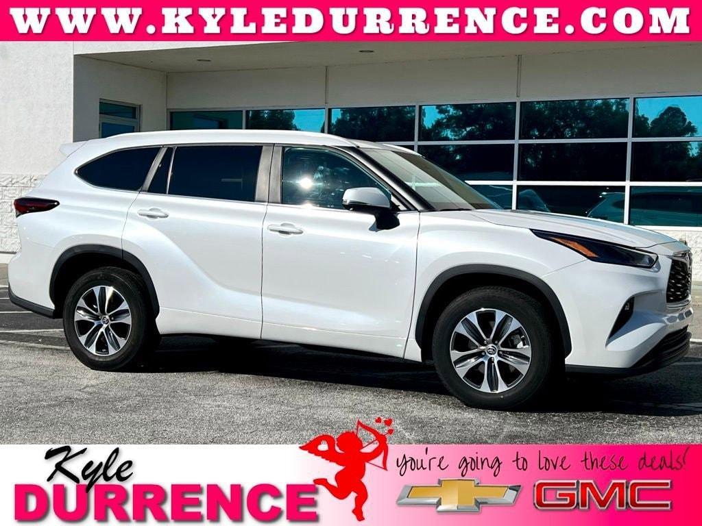 used 2024 Toyota Highlander car, priced at $35,888