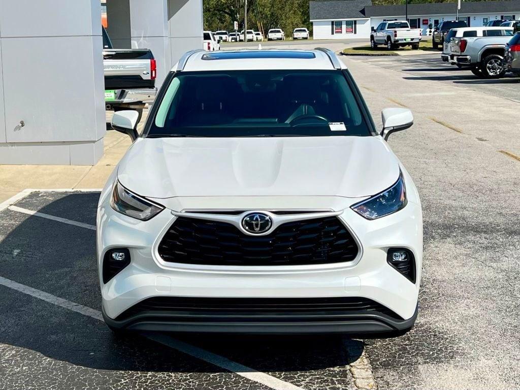 used 2024 Toyota Highlander car, priced at $37,995