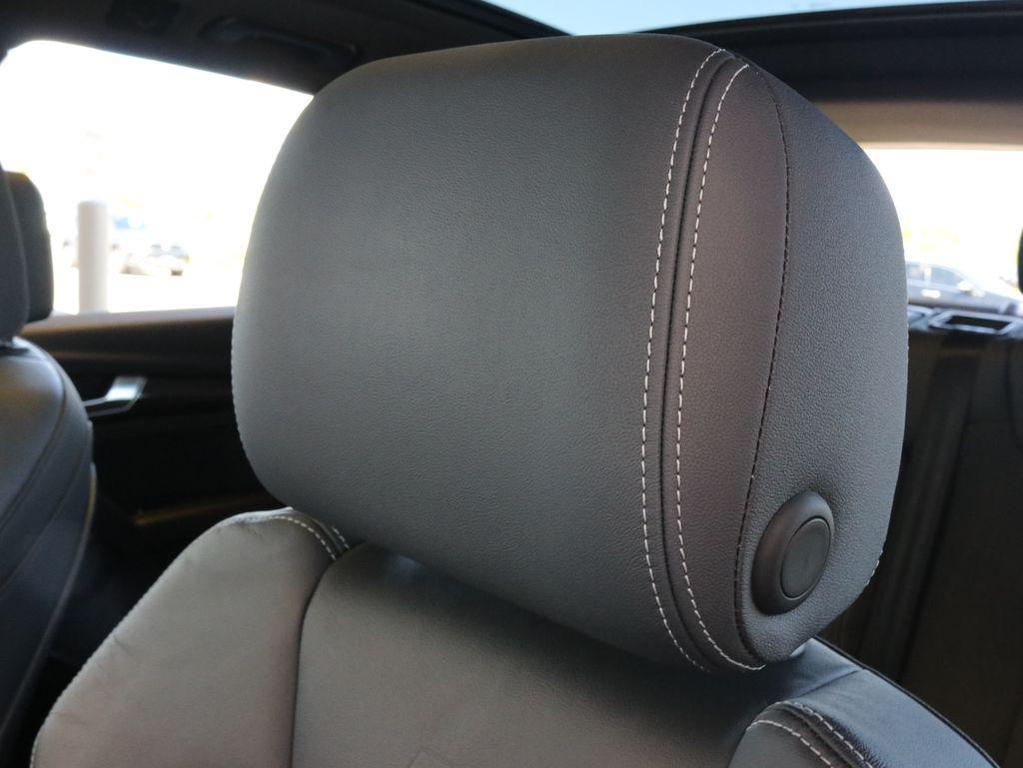 Audi SQ5 view 29