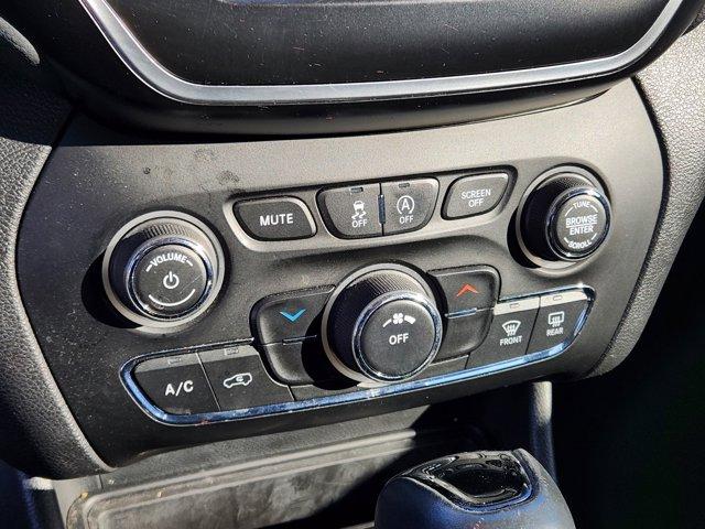 used 2021 Jeep Cherokee car, priced at $15,495