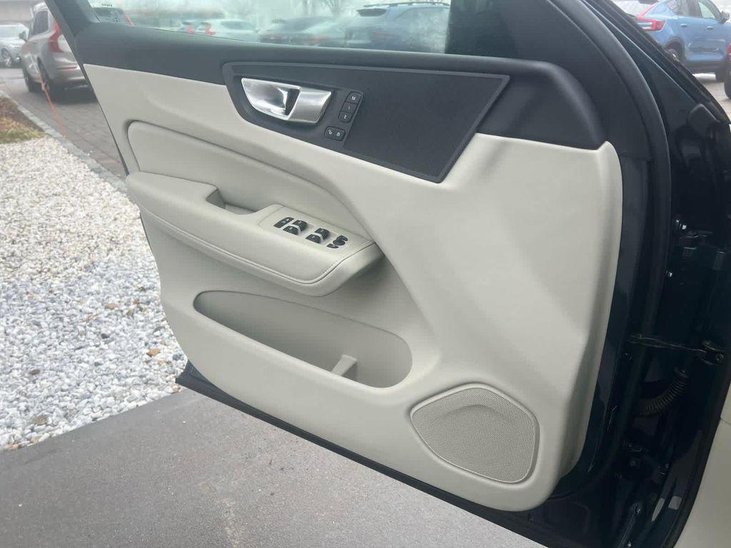 used 2023 Volvo XC60 car, priced at $34,400