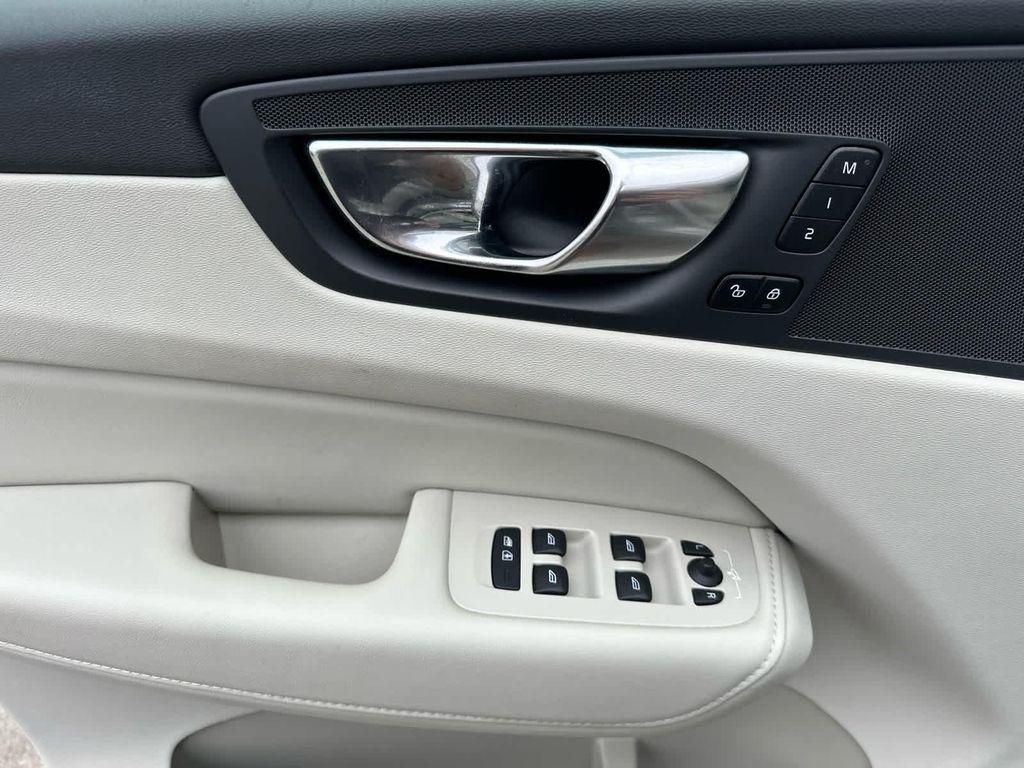 used 2023 Volvo XC60 car, priced at $33,400