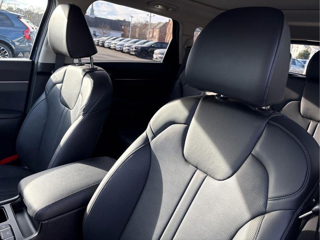 used 2024 Kia Sorento car, priced at $32,600