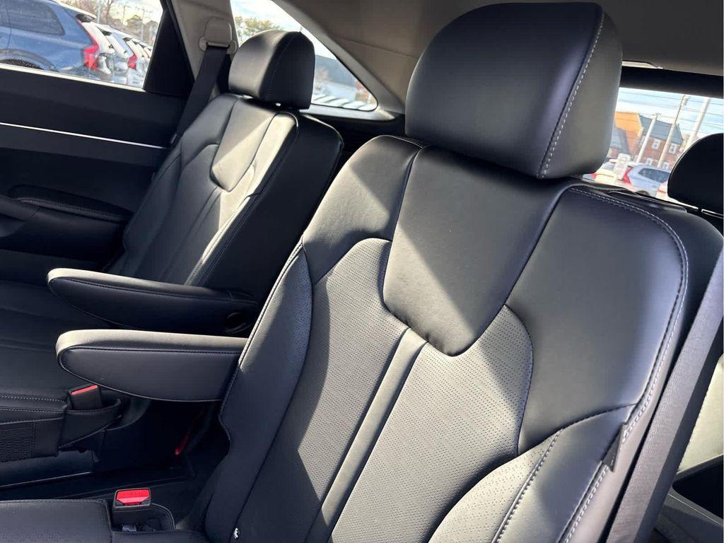 used 2024 Kia Sorento car, priced at $32,600