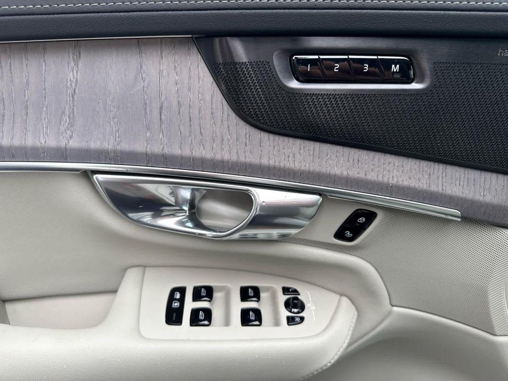 new 2026 Volvo XC90 Plug-In Hybrid car, priced at $86,000