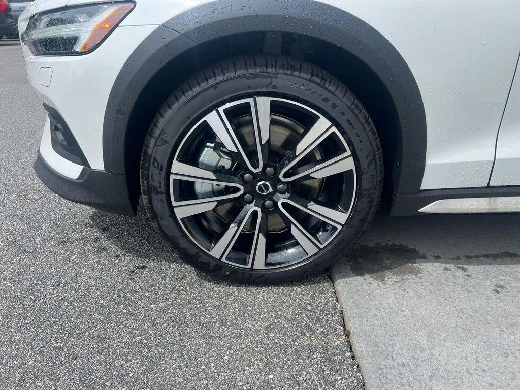 new 2025 Volvo V60 Cross Country car, priced at $58,905