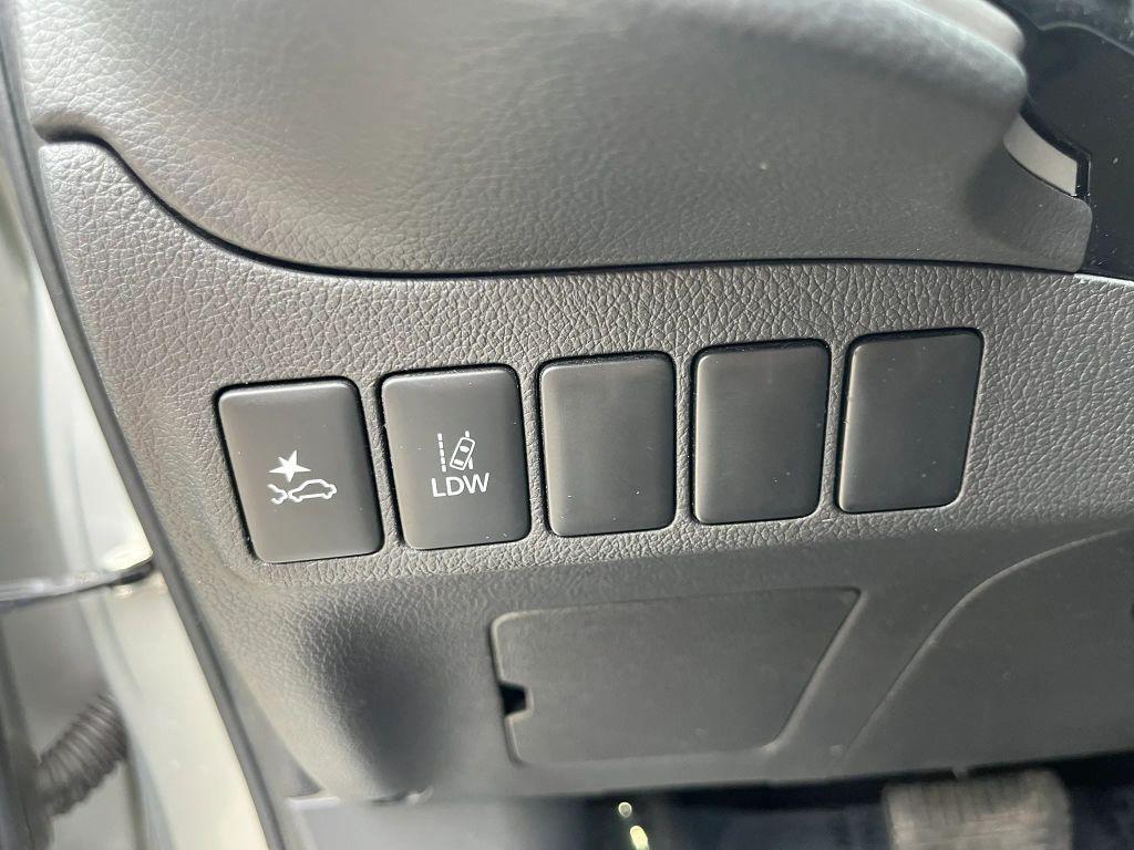 used 2020 Mitsubishi Outlander car, priced at $11,995
