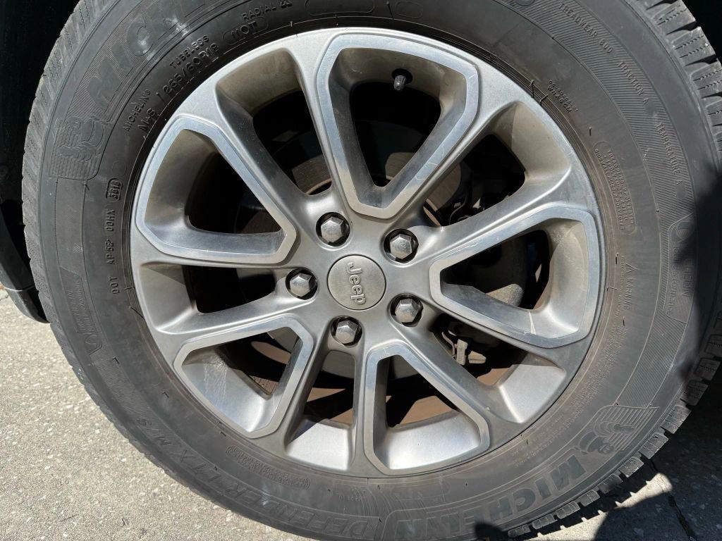 used 2015 Jeep Grand Cherokee car, priced at $11,995