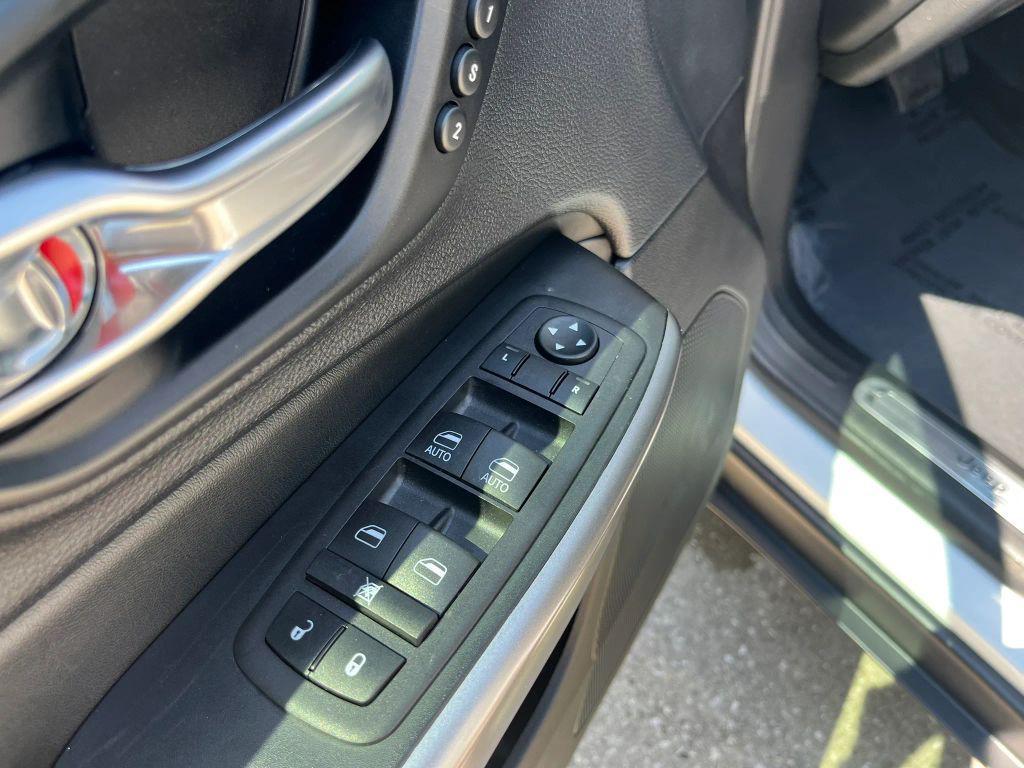 used 2021 Jeep Cherokee car, priced at $17,995
