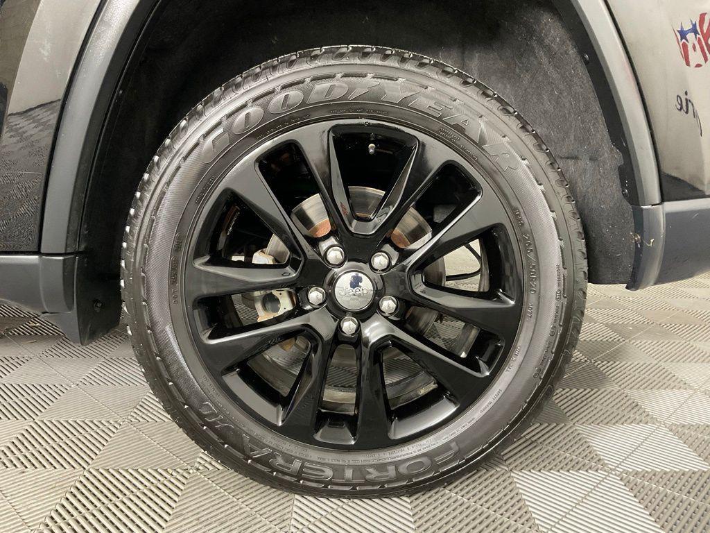used 2017 Jeep Grand Cherokee car, priced at $16,879