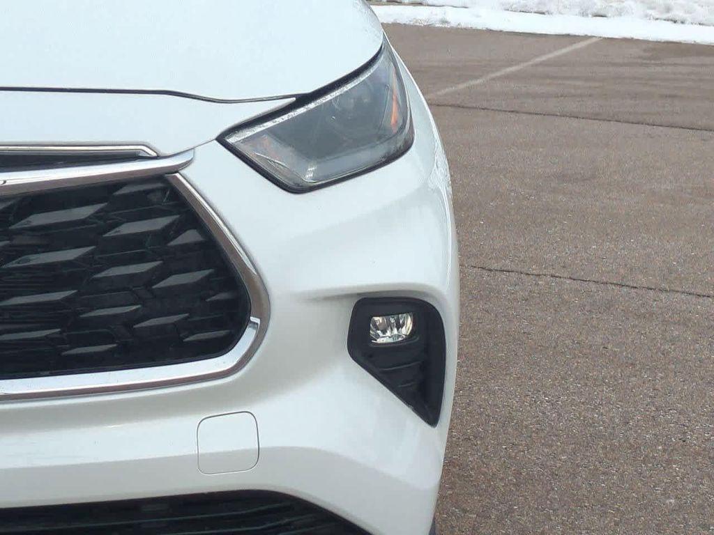 used 2023 Toyota Highlander Hybrid car, priced at $32,200