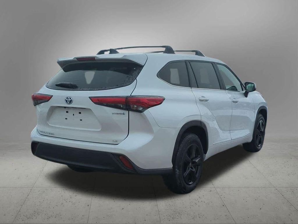 used 2023 Toyota Highlander Hybrid car, priced at $32,200