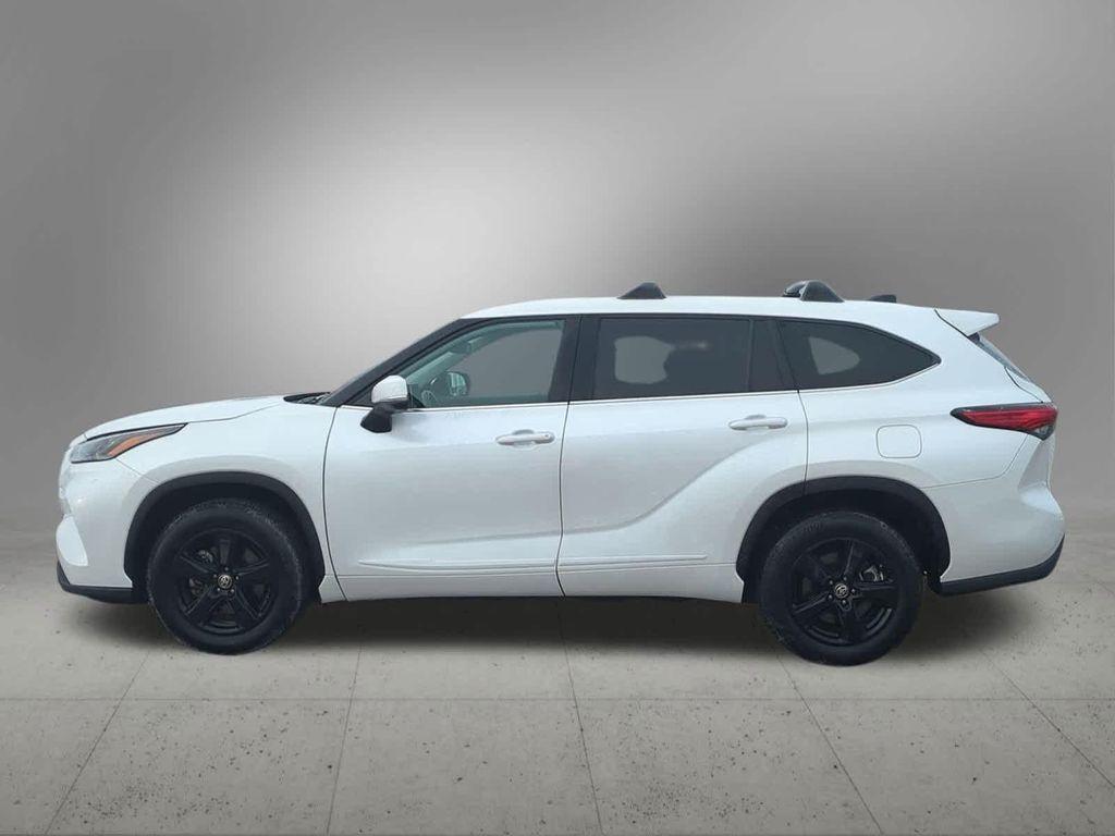 used 2023 Toyota Highlander Hybrid car, priced at $32,200